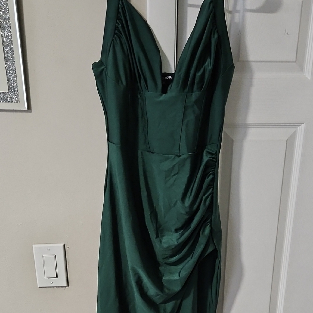 Fashion Nova Green V-Neck Sheath Dress
